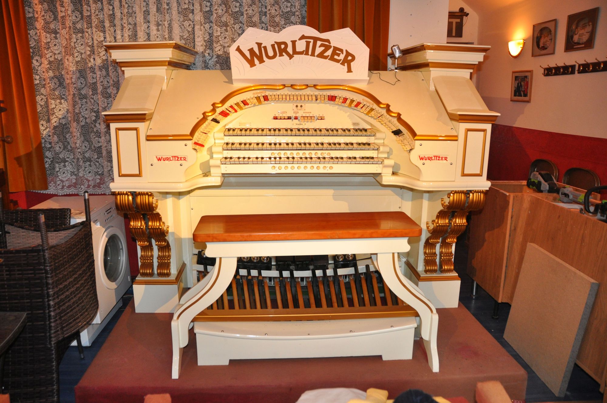 Wurlitzer Cinema Pipe Organ