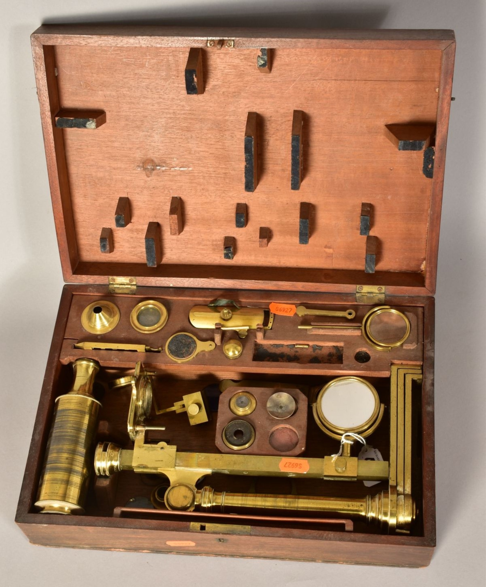 Early C19th Brass Travelling Microscope Sold £3,000 Image 1