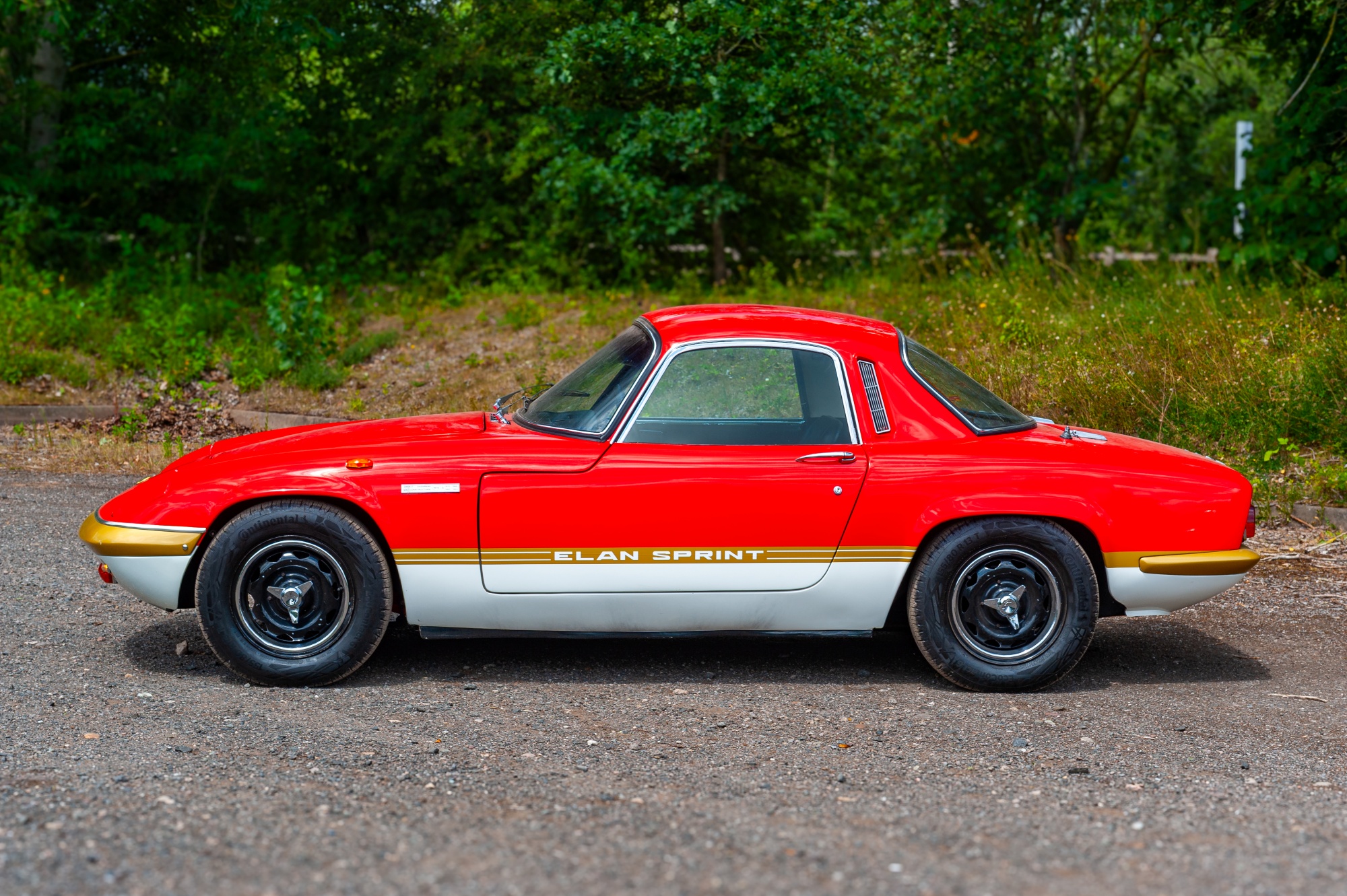 Lotus Elan FHC Sprint 1972 profile.jpg