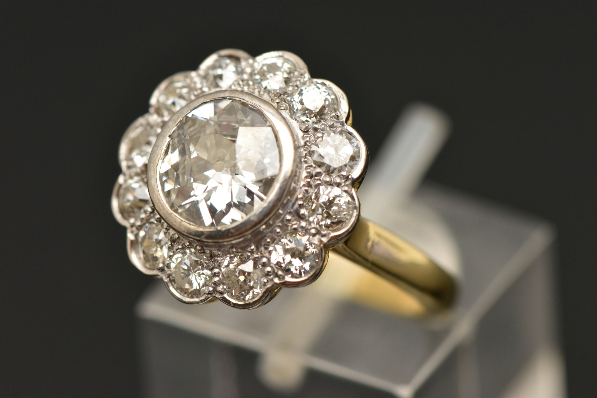 18Ct Gold Diamond Cluster Ring Sold £2,800