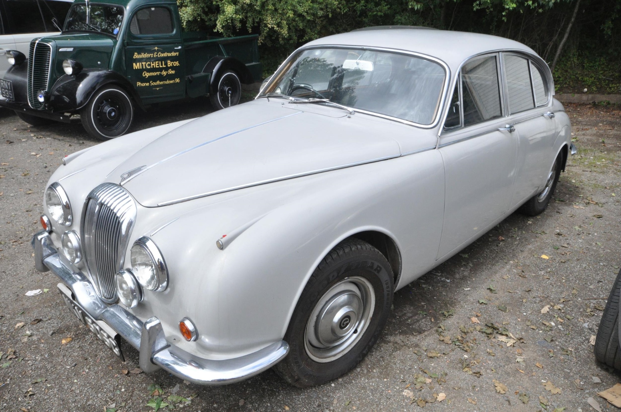 1968 Daimler V8 250 Sold £7,400