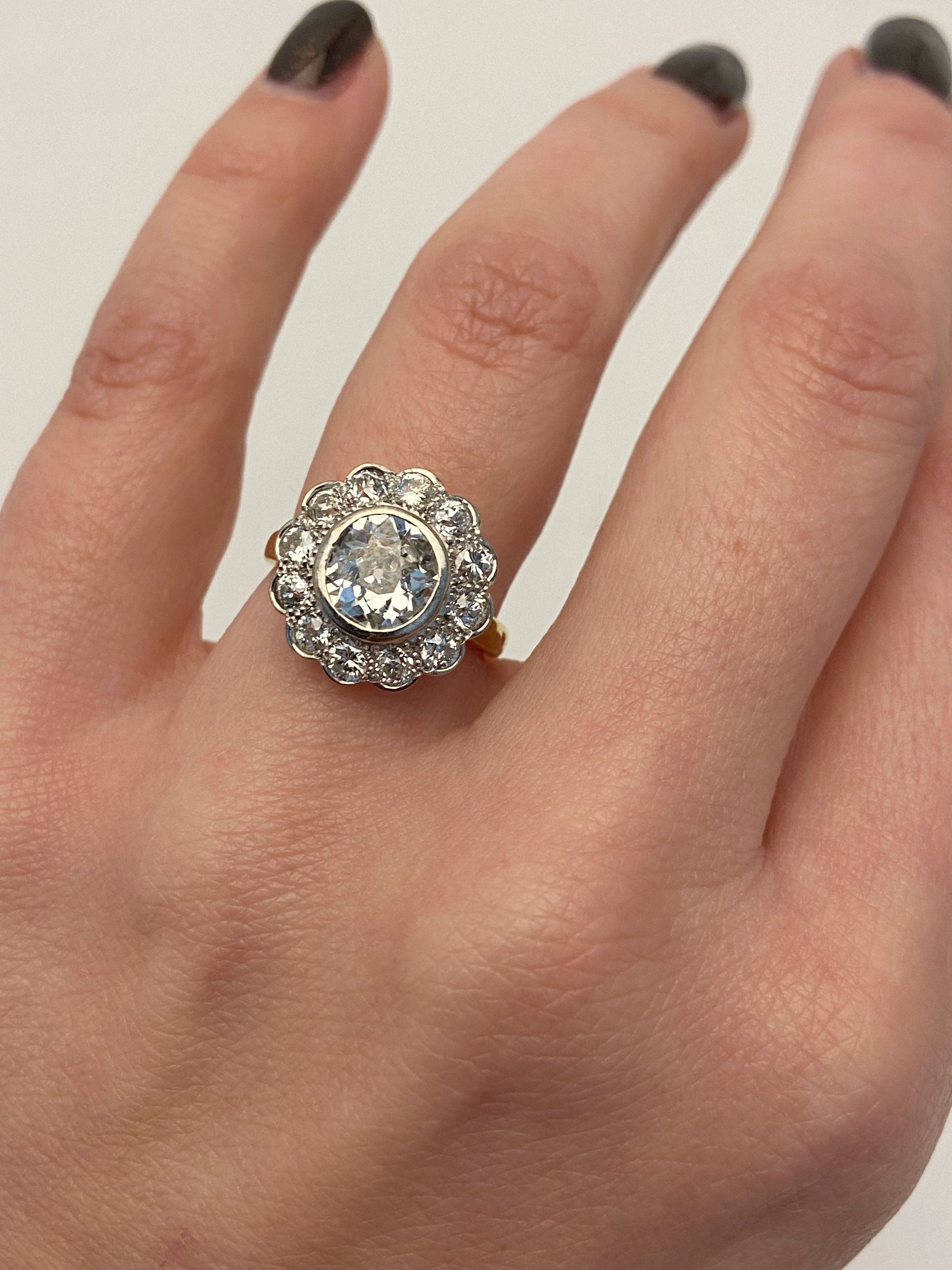 Lot 414: An 18ct gold diamond cluster ring.