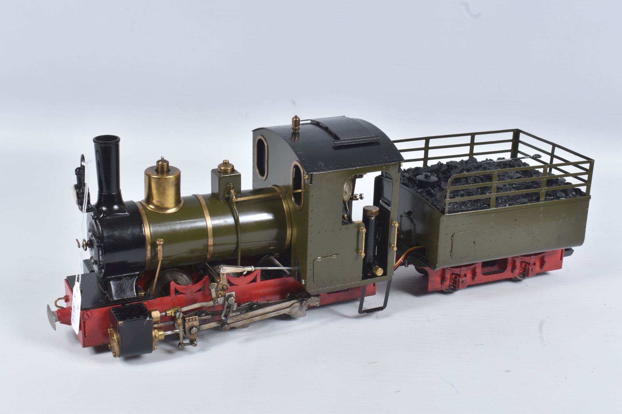 Roundhouse G Scale Butane Fired Live Steam Remote Control Locomotive And Tender Sold £620