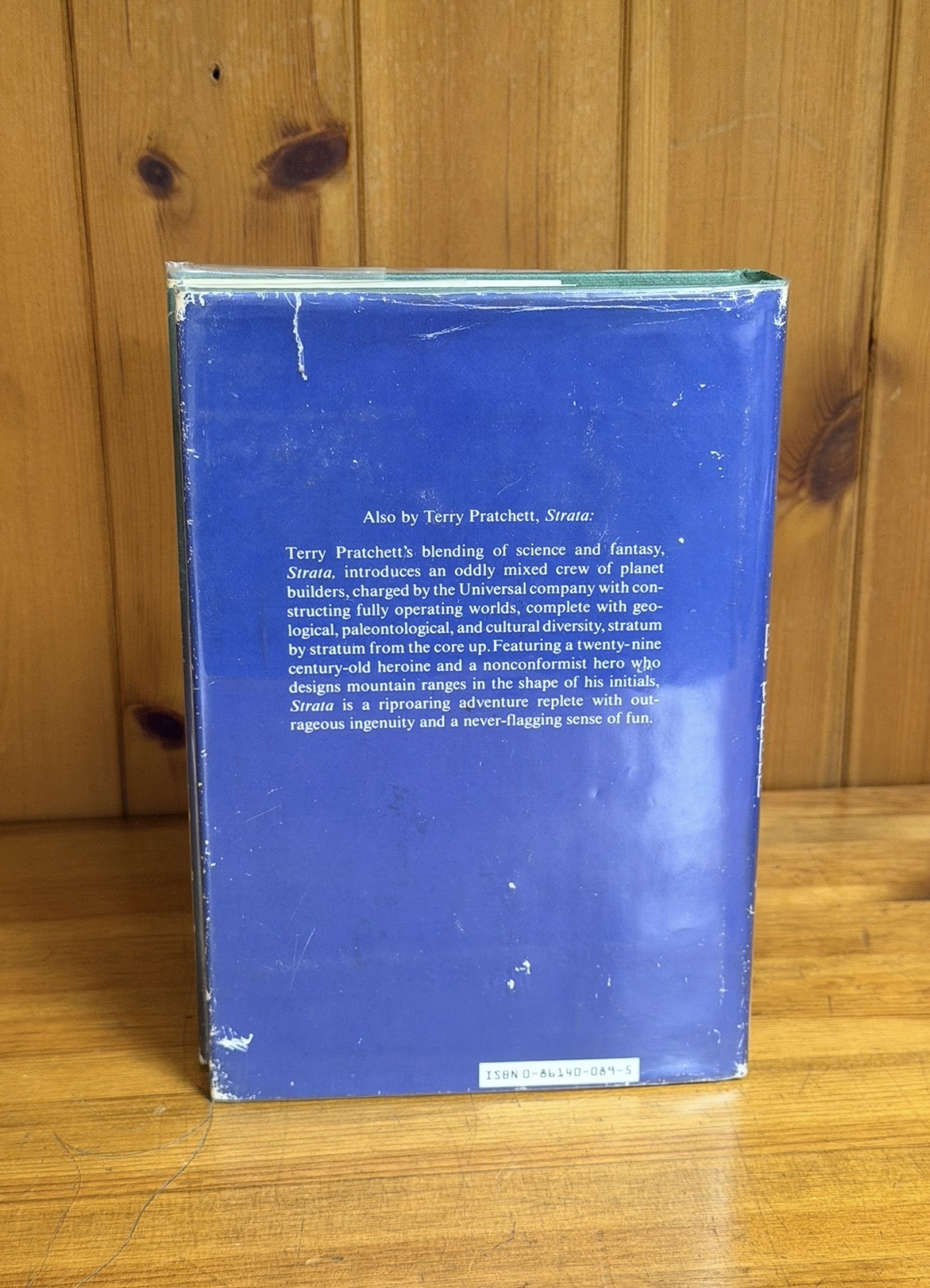 Terry Pratchet book The Colour Of Magic First Edition First State back.jpg