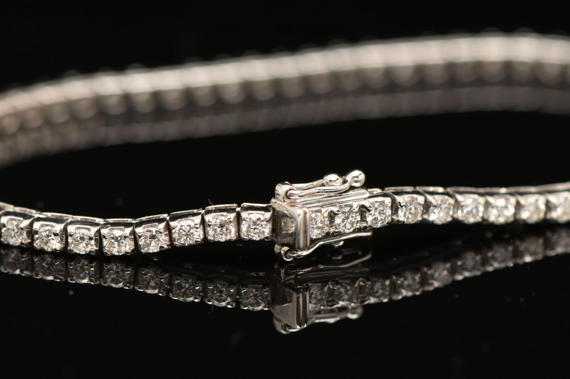 18Ct White Gold Diamond Tennis Bracelet Sold £1,300