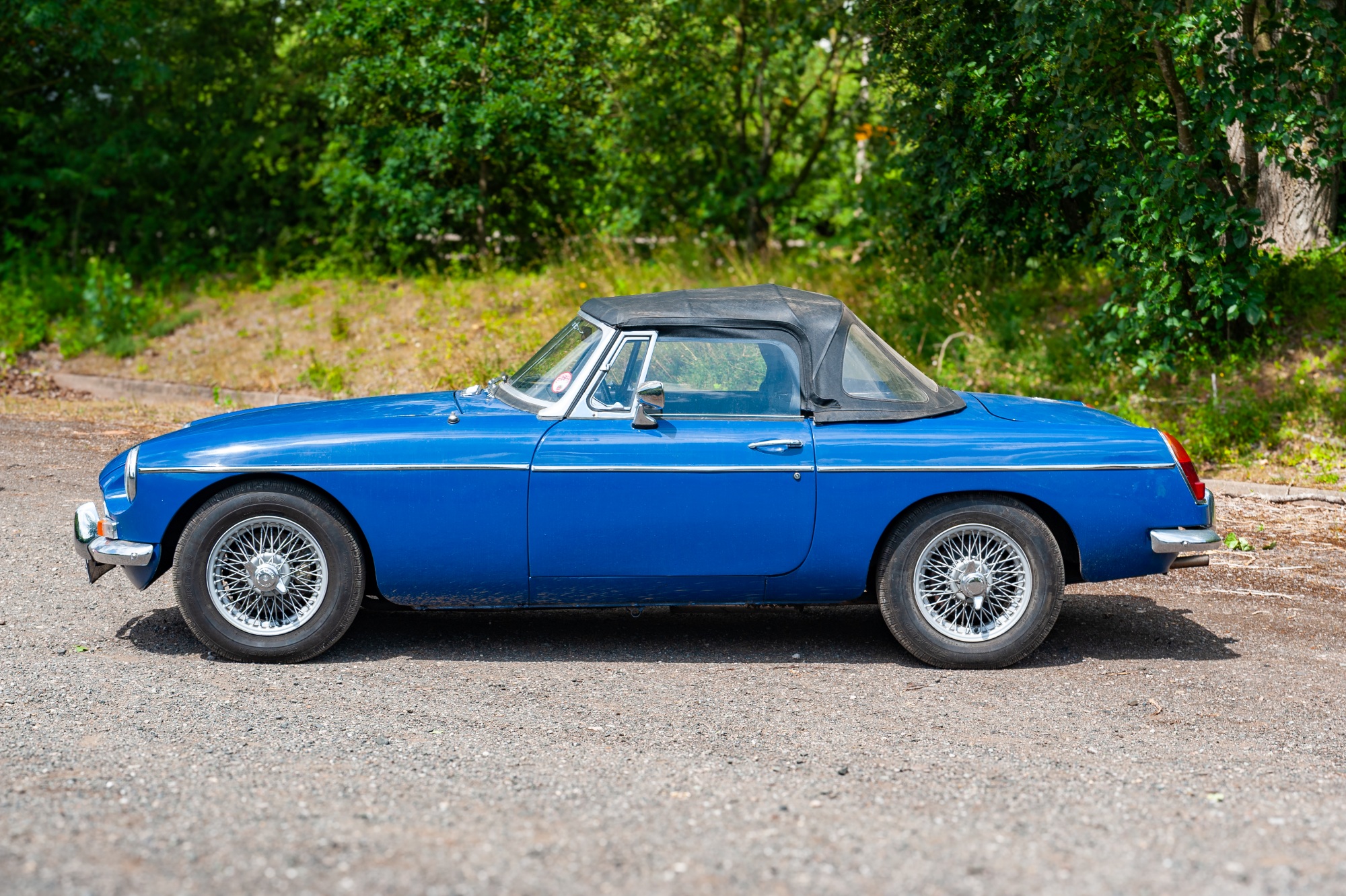 1967 MG B Roadster convertible sports profile web.jpg