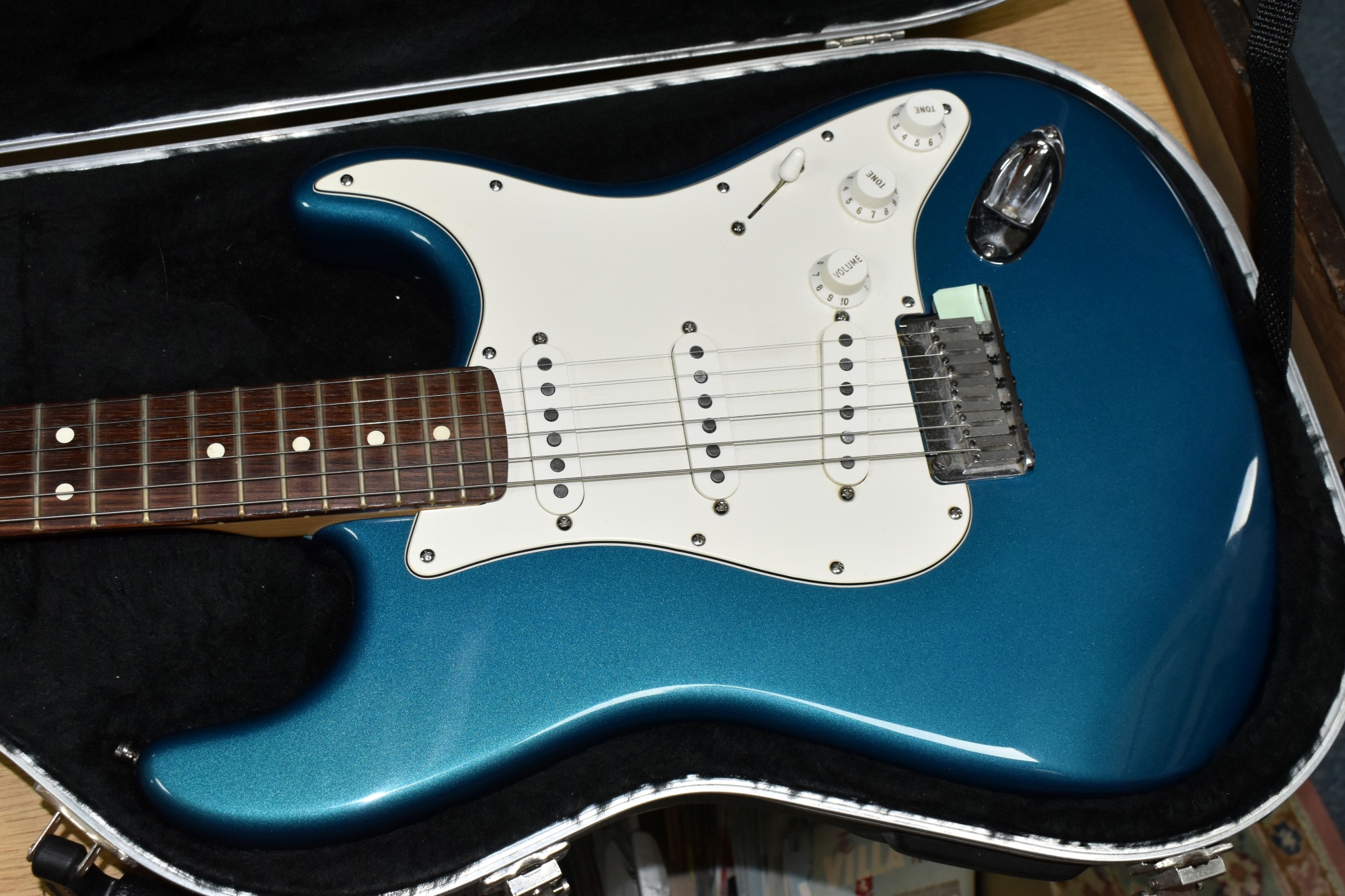 USA Fender Stratocaster Electric Guitar Year 2000 Sold £580 Image 2