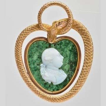 This mid-Victorian bloodstone cameo snake pendant went under the hammer for £1,200.