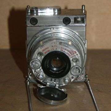 Lot 888 is a rare LeCoultre Compass miniature camera with an Anastigmat 35mm f3.5 lens, estimated at £1,200 to £1,500.