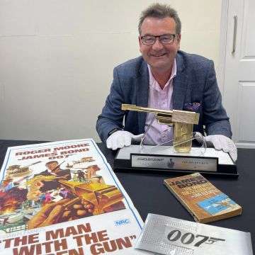 Auctioneer Richard Winterton: “The replica would form the golden centrepiece to any collection of film memorabilia but is an especially impressive item for the serious James Bond enthusiast.”