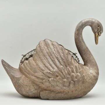 The realistically textured silver swan with gold-plated beak weighs 4.7kg.